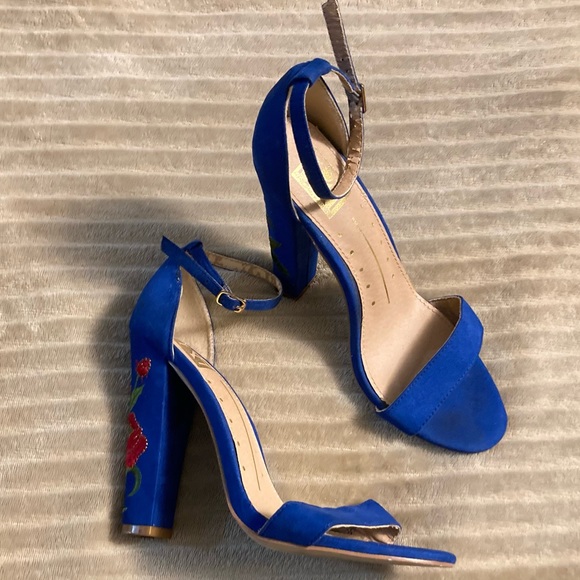 FRH Hazel Faux Suede Block Heels Floral Embroidered Open Toe Ankle Strap Sz 8.5 - Picture 5 of 16